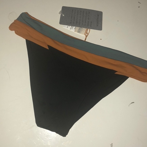 LSpace Bikini bottoms size xs - Picture 3 of 3